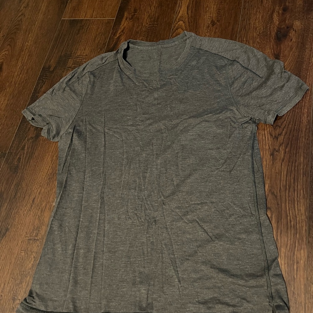 🍋 Lululemon Men's Gray T-Shirt